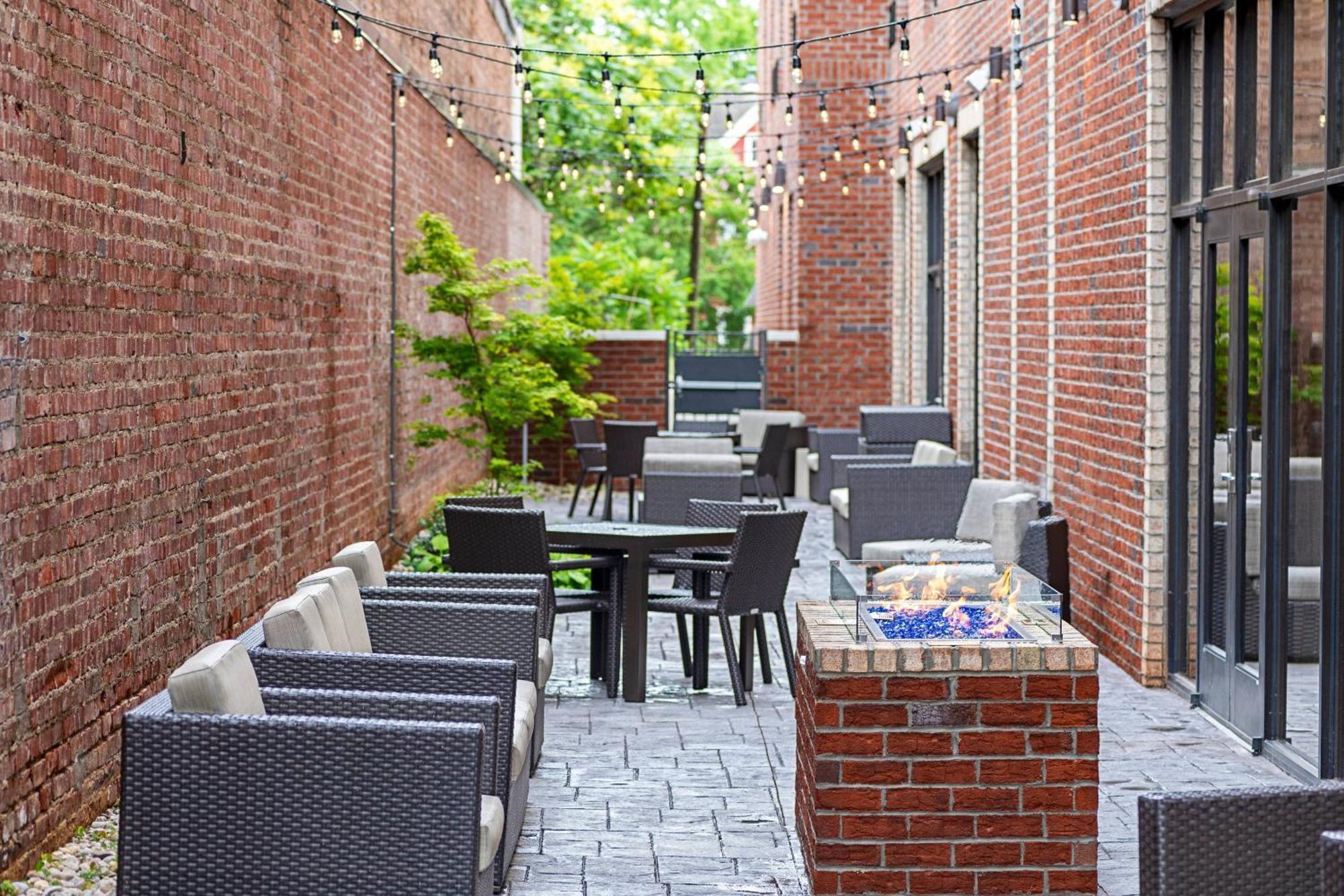 Hotel Courtyard Winston-Salem Downtown Esterno foto