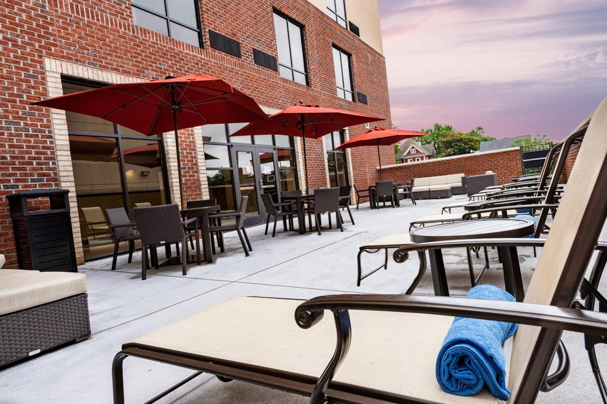 Hotel Courtyard Winston-Salem Downtown Esterno foto