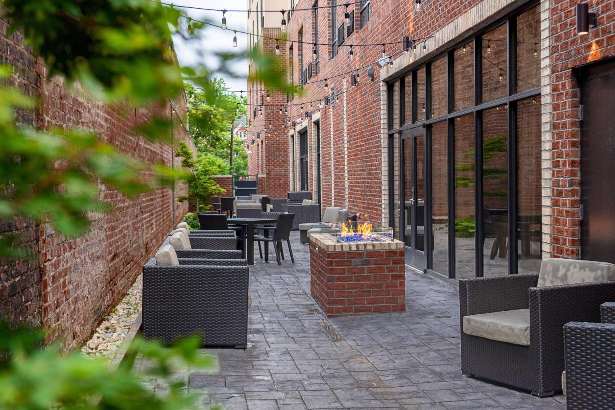 Hotel Courtyard Winston-Salem Downtown Esterno foto